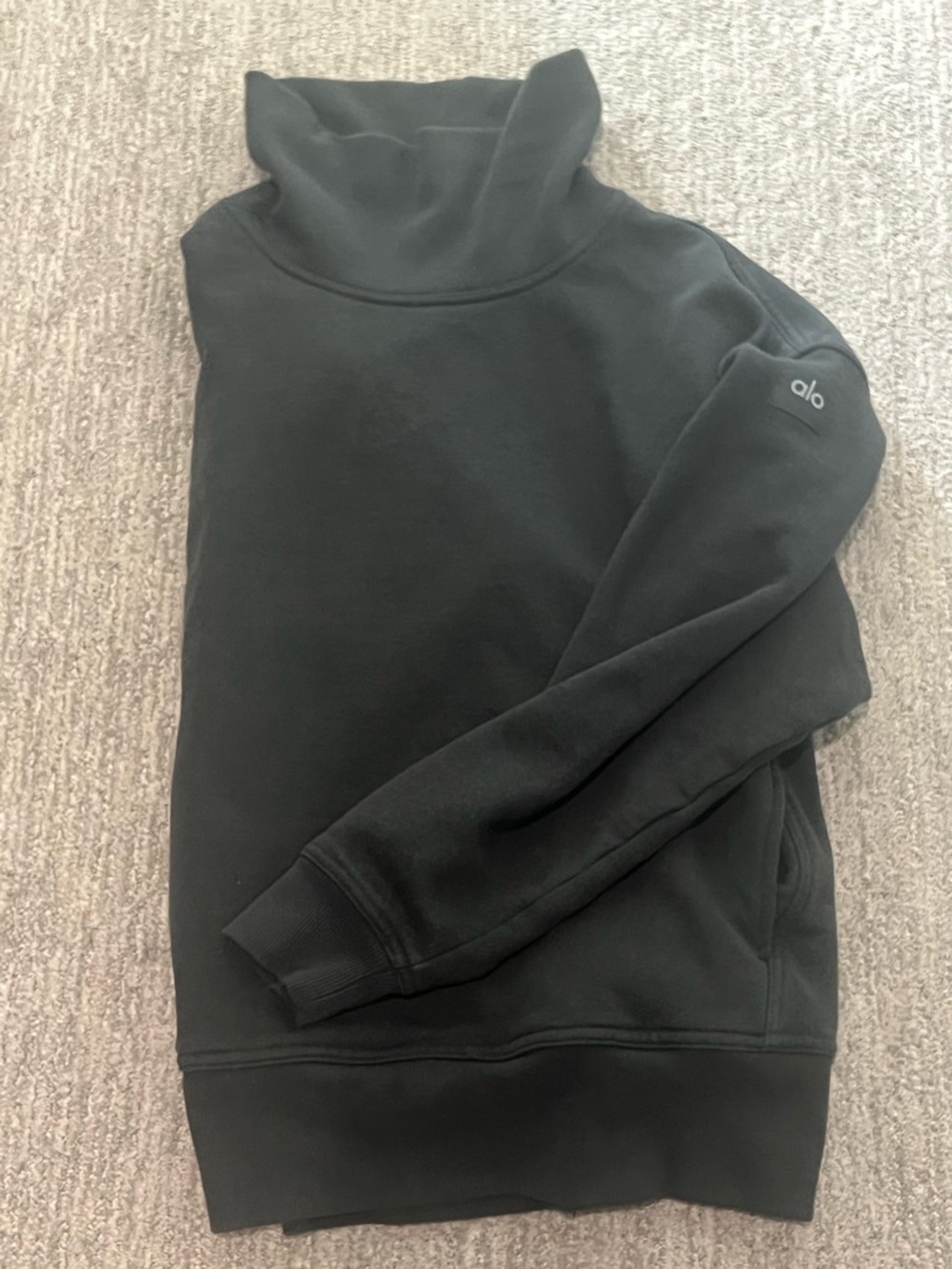 ALO yoga hazy mock neck pullover in charcoal green!